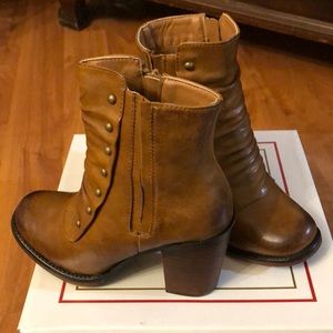 Pierre Dumas ankle boots size 5 1/2 barely worn